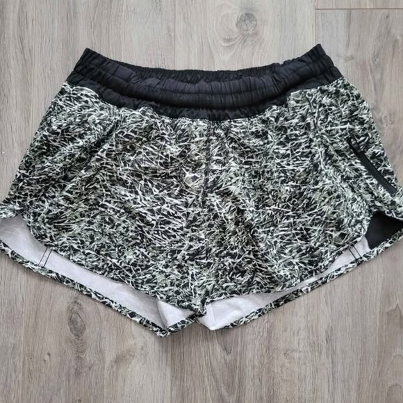 Lululemon Tracker Shorts IV size 10 - Picture 7 of 9